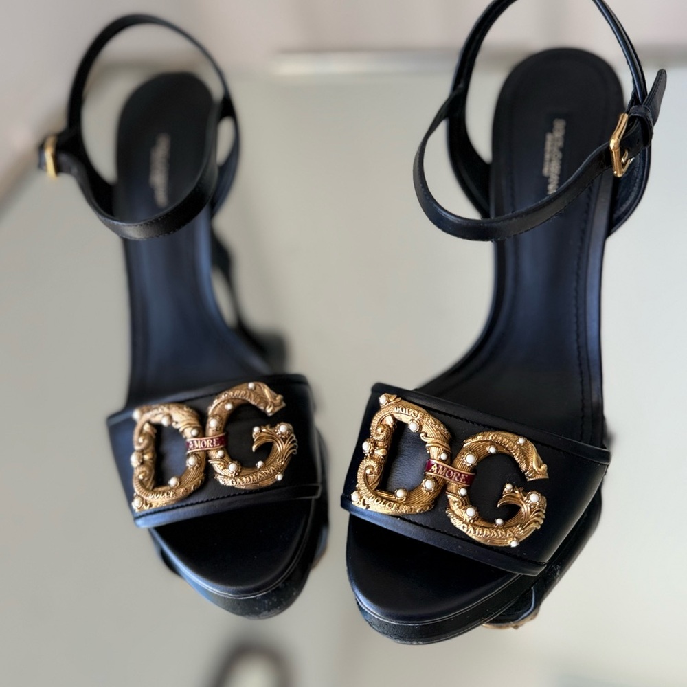Like new DOLCE & GABBANA Dg Amore 95mm Pearl embellished Sandals 38 $975 - Picture 6 of 10